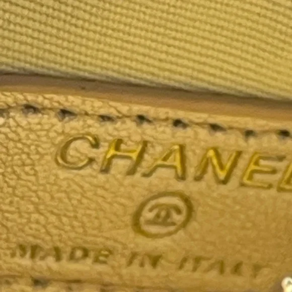 NEW CHANEL MATELASSE COCO MARK YEAR CHAMPAGNE GOLD LAMBSKIN COIN/AIRPODS CASE - Picture 11 of 16